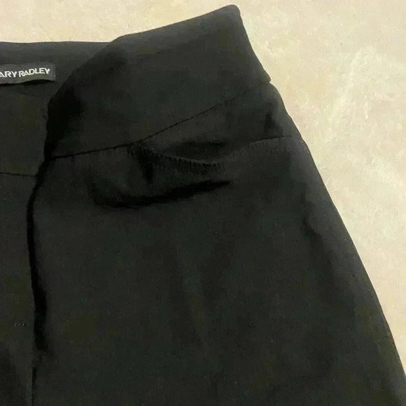 NWT Hillary Radley pull on stretchy Bermuda shorts in black. Women’s size Small - Picture 3 of 8